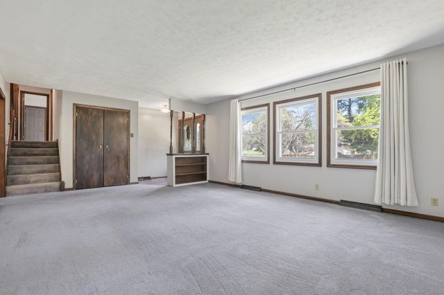 2185 Sunnyhill Drive NE, Lancaster, OH 43130