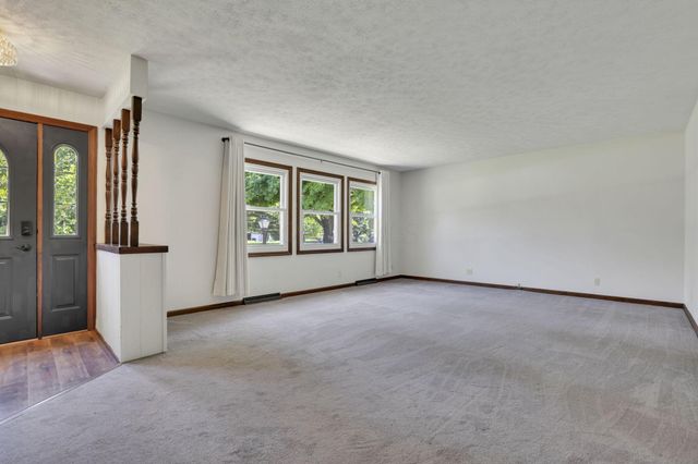 2185 Sunnyhill Drive NE, Lancaster, OH 43130