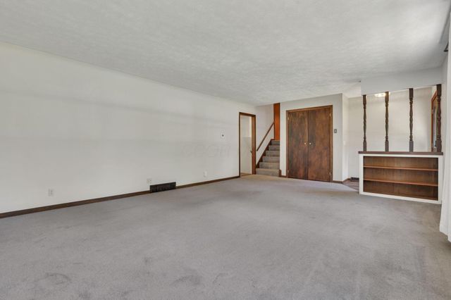 2185 Sunnyhill Drive NE, Lancaster, OH 43130