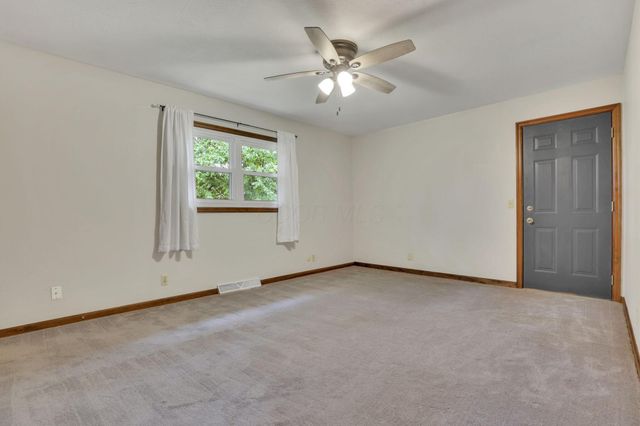 2185 Sunnyhill Drive NE, Lancaster, OH 43130