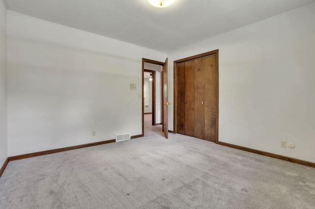 2185 Sunnyhill Drive NE, Lancaster, OH 43130
