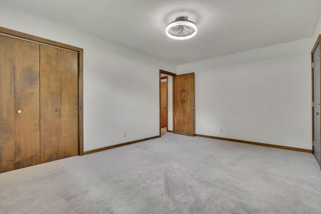 2185 Sunnyhill Drive NE, Lancaster, OH 43130