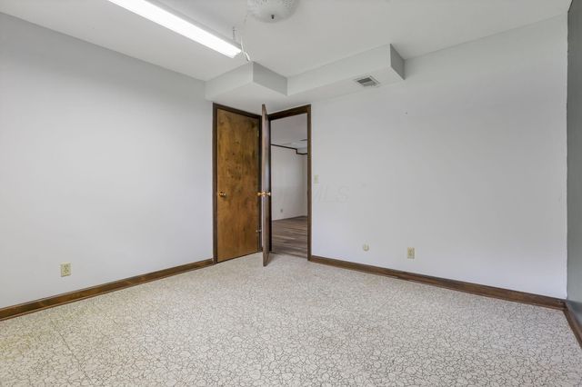2185 Sunnyhill Drive NE, Lancaster, OH 43130