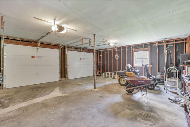 2185 Sunnyhill Drive NE, Lancaster, OH 43130