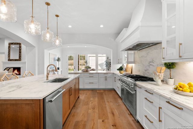 817 Garraty, Terrell Hills, TX 78209