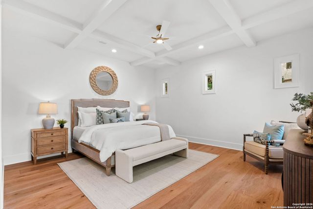 817 Garraty, Terrell Hills, TX 78209