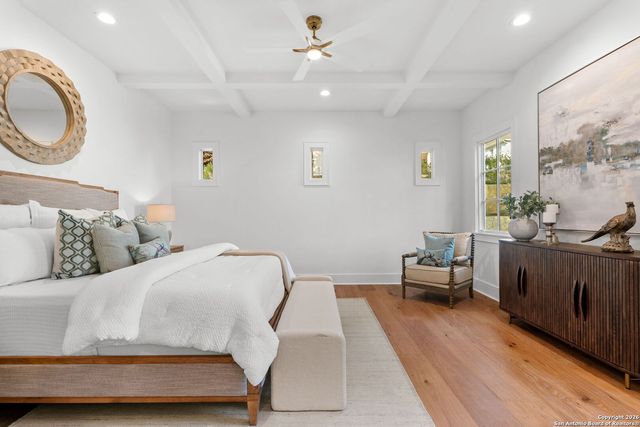 817 Garraty, Terrell Hills, TX 78209