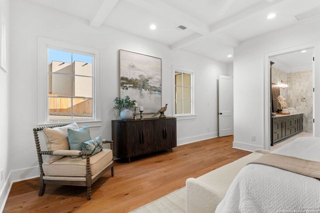 817 Garraty, Terrell Hills, TX 78209