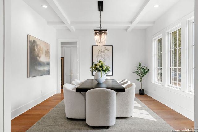 817 Garraty, Terrell Hills, TX 78209