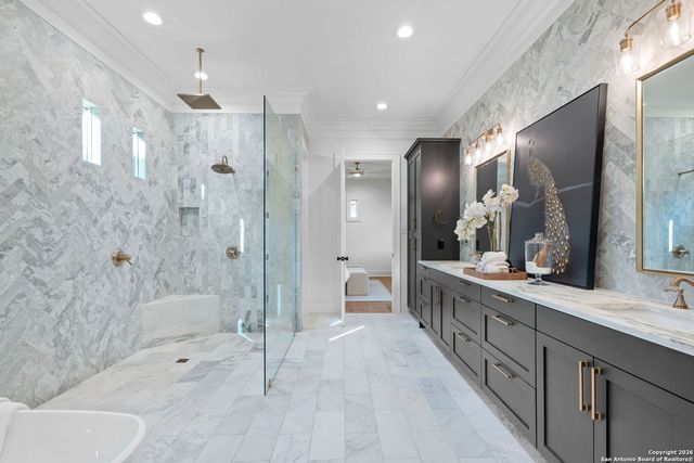 817 Garraty, Terrell Hills, TX 78209