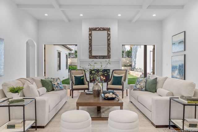 817 Garraty, Terrell Hills, TX 78209