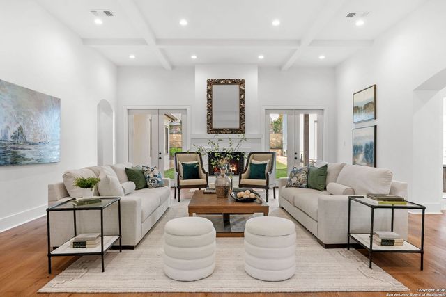 817 Garraty, Terrell Hills, TX 78209