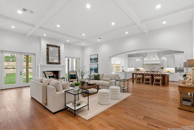 817 Garraty, Terrell Hills, TX 78209