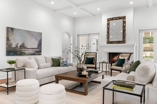 817 Garraty, Terrell Hills, TX 78209