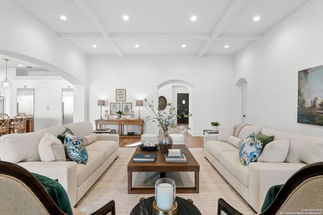 817 Garraty, Terrell Hills, TX 78209