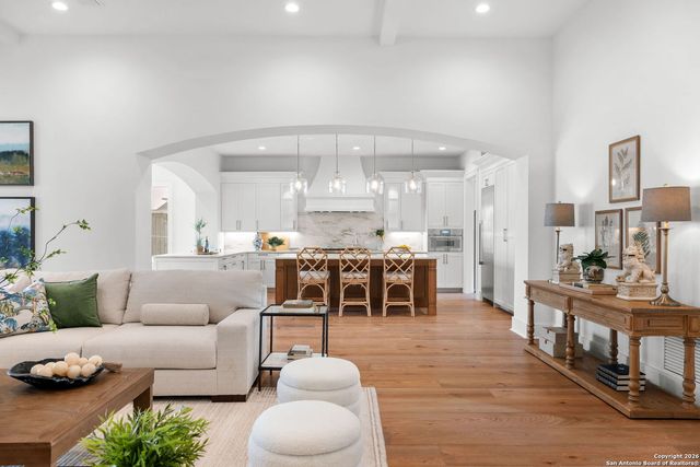 817 Garraty, Terrell Hills, TX 78209