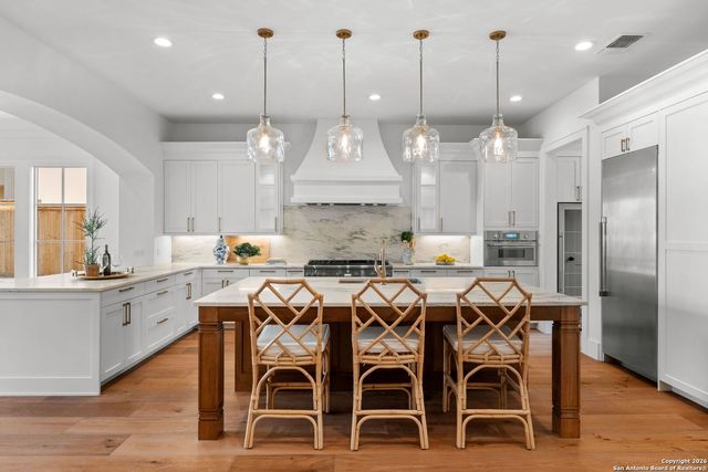 817 Garraty, Terrell Hills, TX 78209