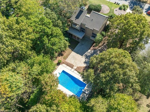 1911 La Vista Drive, High Point, NC 27265