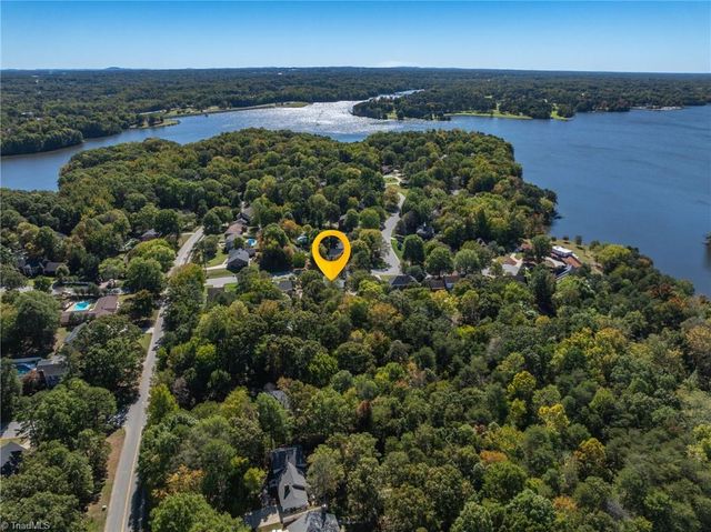 1911 La Vista Drive, High Point, NC 27265