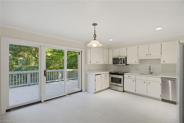 1911 La Vista Drive, High Point, NC 27265