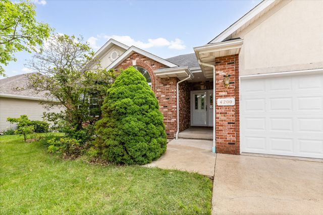 4200 CEDAR CREST LN, Columbia, MO 65203