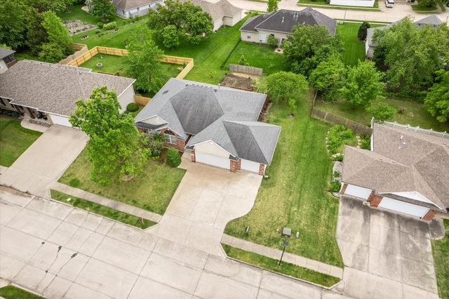 4200 CEDAR CREST LN, Columbia, MO 65203