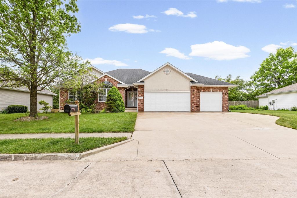 4200 CEDAR CREST LN, Columbia, MO 65203