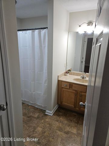 10200 Deer Vista Dr 202, Louisville, KY 40291