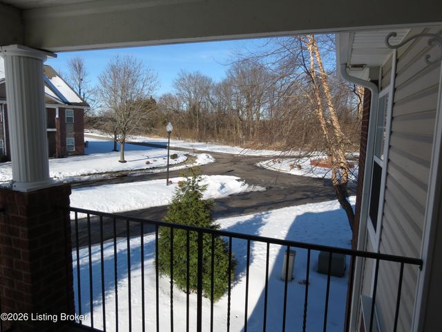10200 Deer Vista Dr 202, Louisville, KY 40291