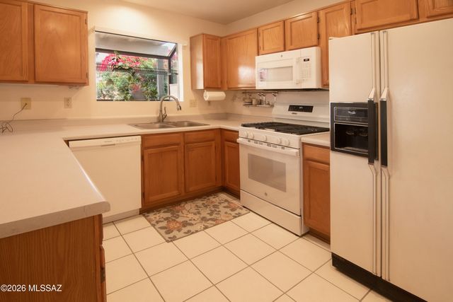 3076 W Country Meadow Drive, Tucson, AZ 85742