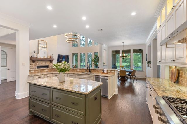 28733 Lakeside Green, Magnolia, TX 77355
