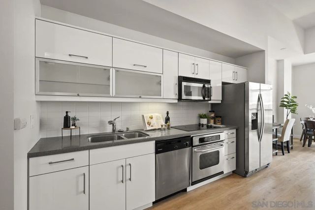 350 W Ash St 1006, San Diego, CA 92101