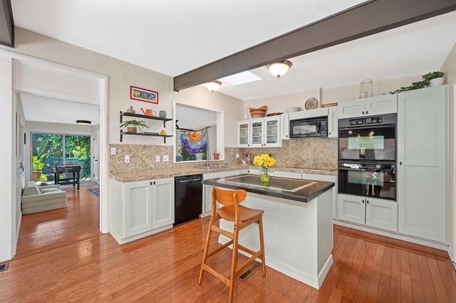 3925 Orangewood Dr, Fair Oaks, CA 95628