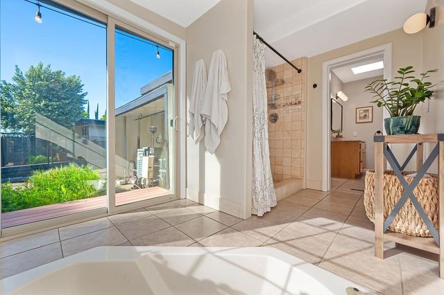 3925 Orangewood Dr, Fair Oaks, CA 95628