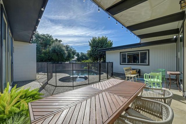 3925 Orangewood Dr, Fair Oaks, CA 95628