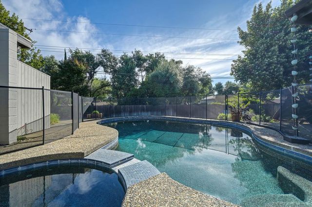 3925 Orangewood Dr, Fair Oaks, CA 95628
