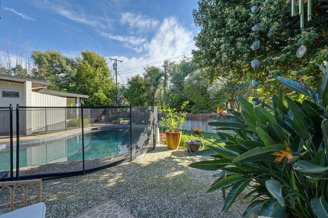 3925 Orangewood Dr, Fair Oaks, CA 95628