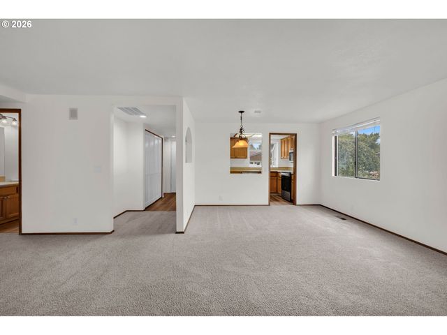 2406 Se BALBOA Dr, Vancouver, WA 98683