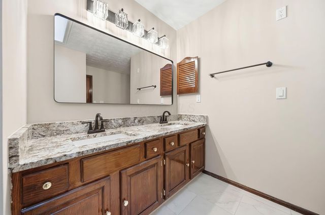 5301 Aryshire Drive, Dublin, OH 43017