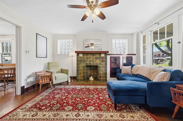 403 W Hutchinson, Regent Square, PA 15218