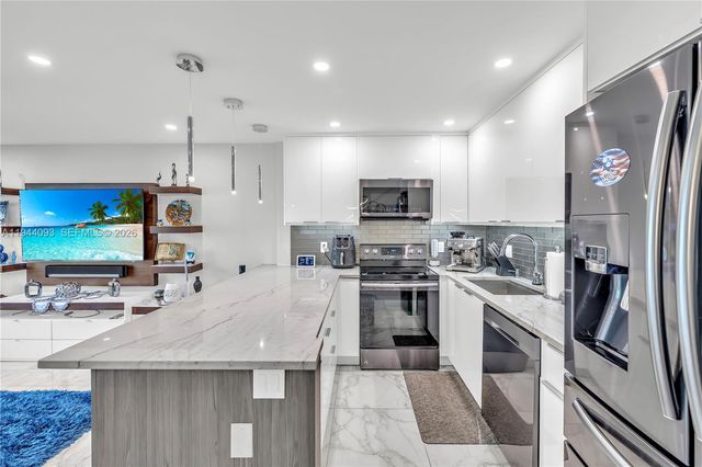 1009 Berkshire A 1009, Deerfield Beach, FL 33442