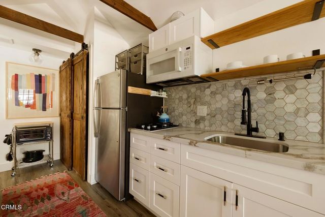 1677 N Sierra Bonita Avenue, Pasadena, CA 91104