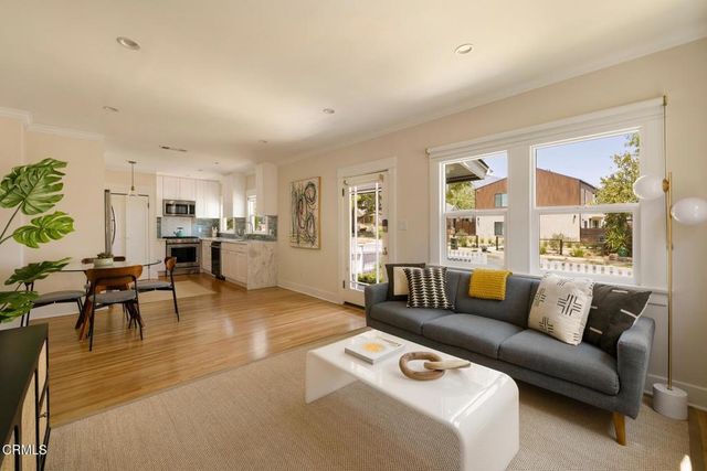 1677 N Sierra Bonita Avenue, Pasadena, CA 91104