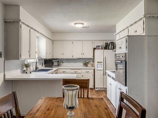 113 Oakside Drive, Moore, OK 73160