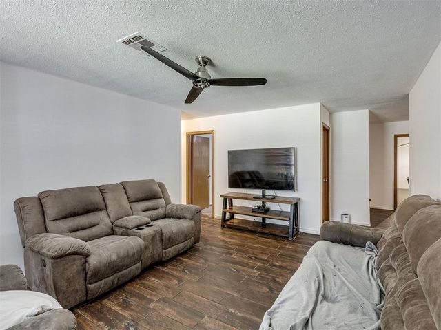 113 Oakside Drive, Moore, OK 73160