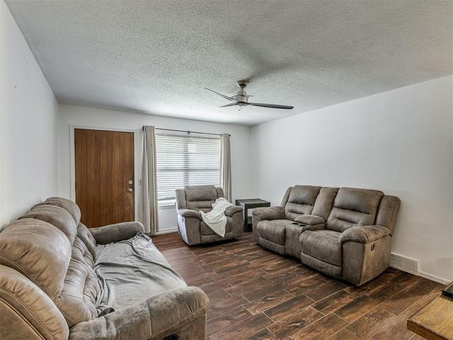 113 Oakside Drive, Moore, OK 73160