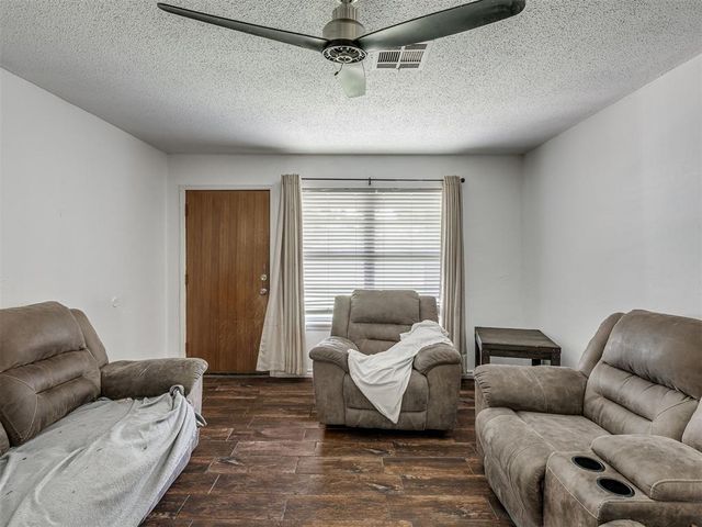 113 Oakside Drive, Moore, OK 73160