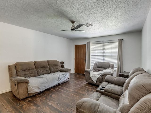 113 Oakside Drive, Moore, OK 73160