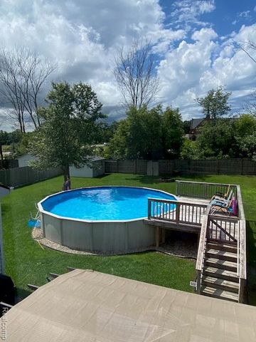 239 Andover Woods Drive, Fenton, MI 48430