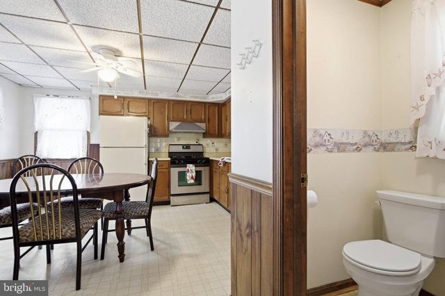 16 SENECA ST, Essington, PA 19029